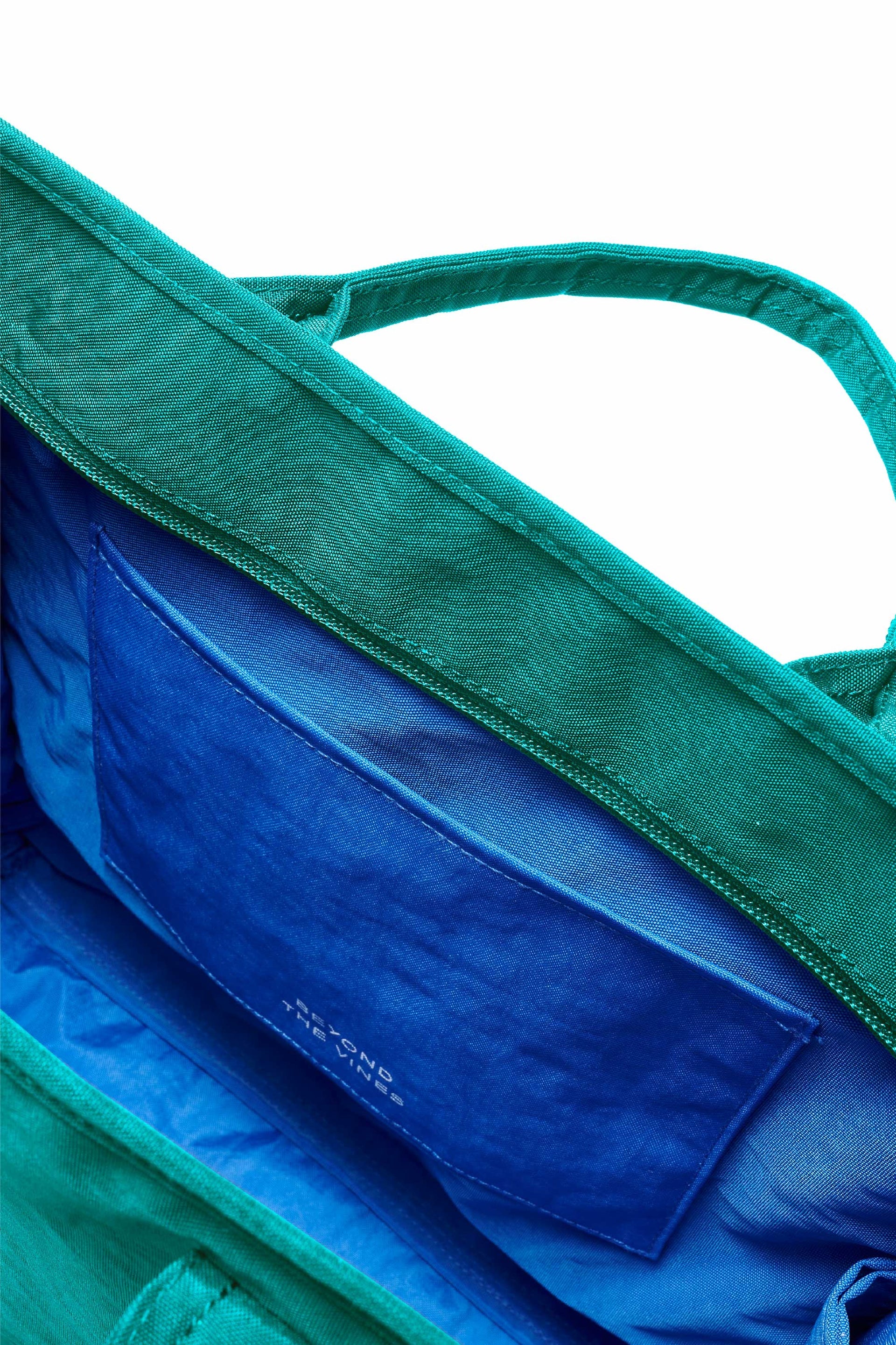 Beyond The Vines BTV Crunch Carryall 02 - Mrs. Porter