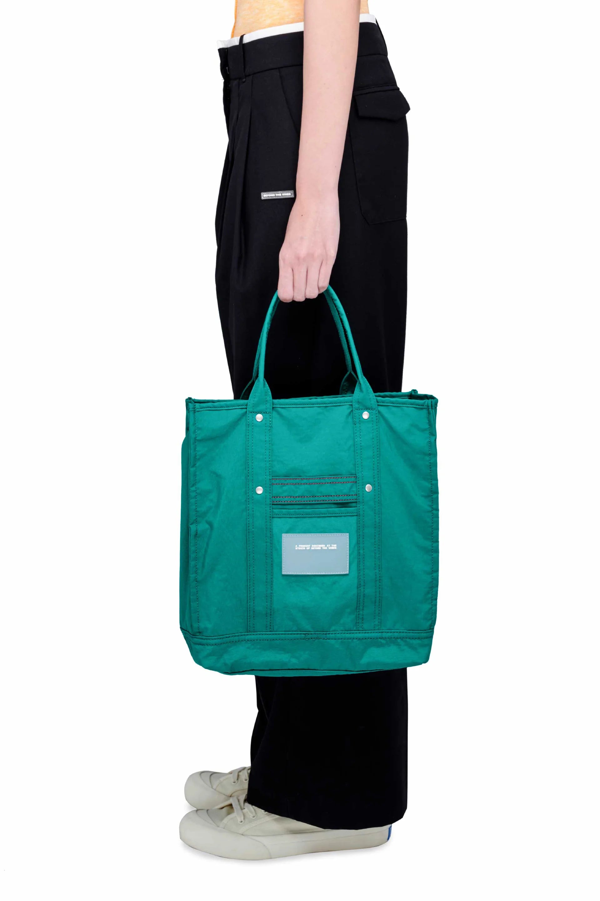 Beyond The Vines BTV Crunch Carryall 02 - Mrs. Porter
