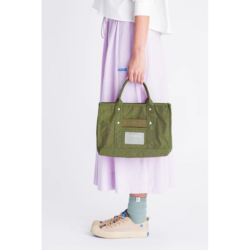 Beyond The Vines BTV Crunch Carryall 01 - Mrs. Porter
